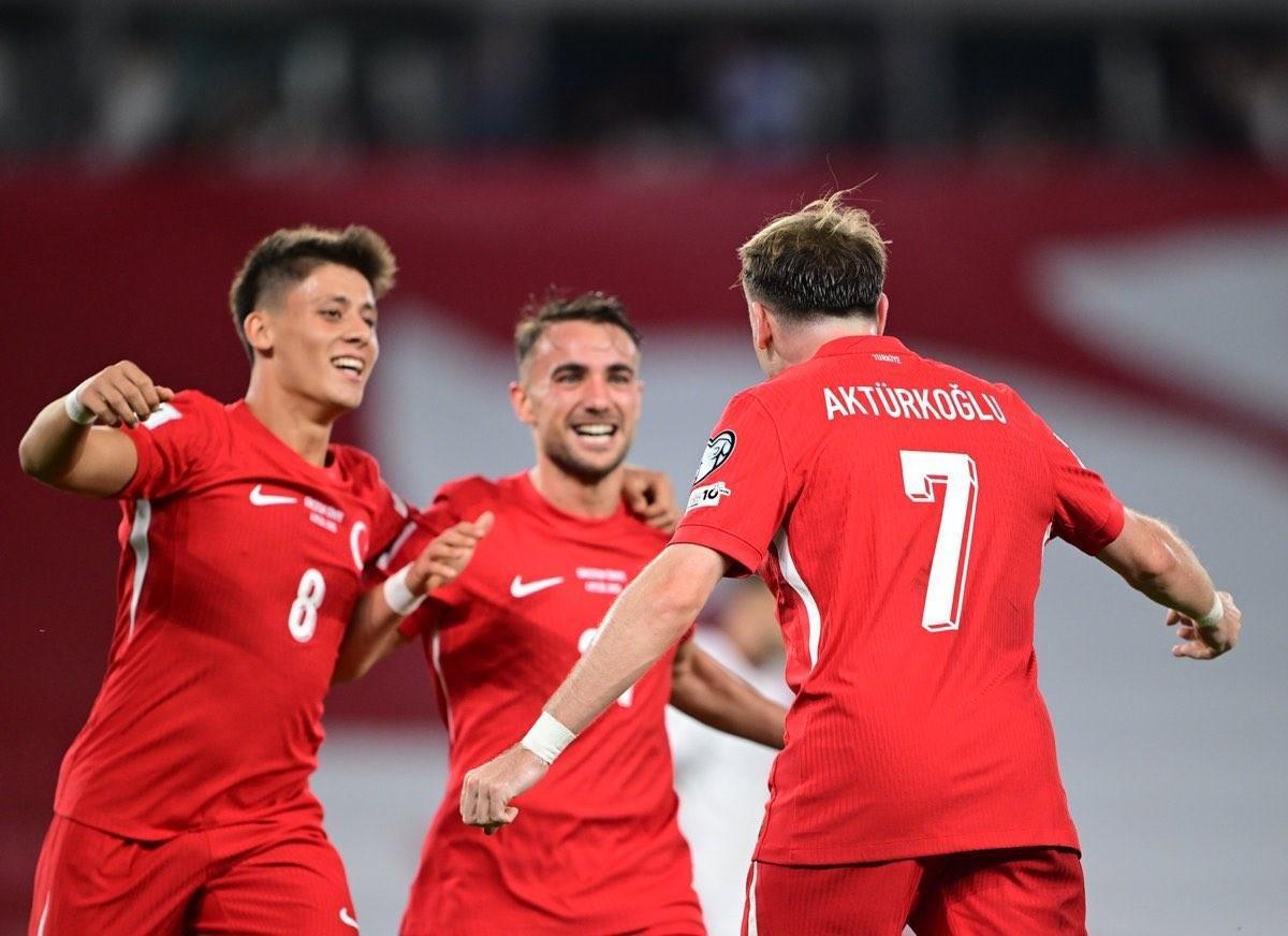 半岛体育注册网址-居莱尔：亚马尔非常出色也很有天赋，但我们场上位置并不相同