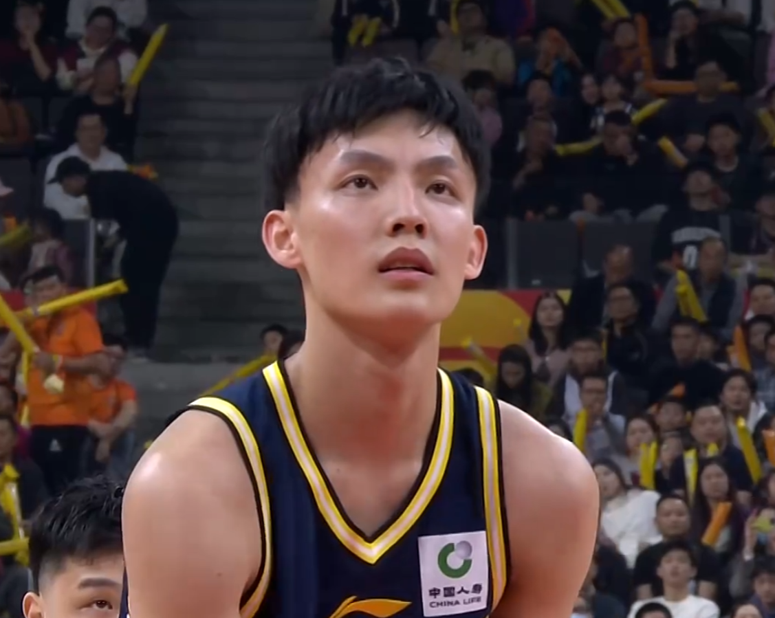 半岛体育娱乐-晚上十点半！徐杰伤情更新，崔永熙主动请战，徐昕无缘回归