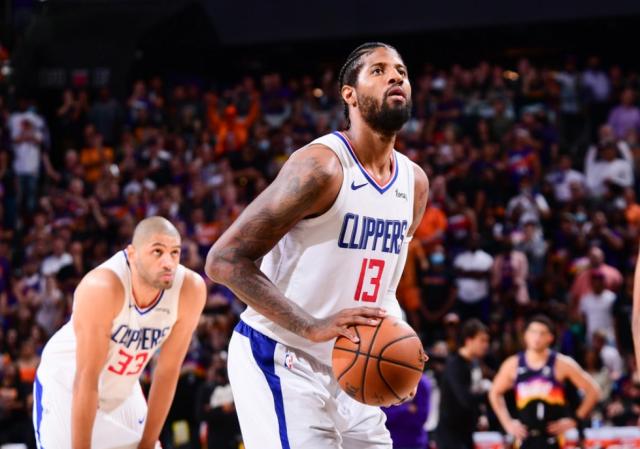 半岛体育-两罚不中遭绝杀 逆转仅咫尺之遥却被乔治亲手葬送