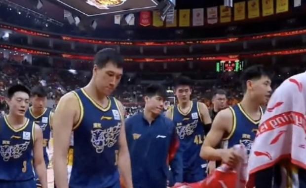 半岛体育APP-手感冰凉！广东8位国内球员一共得到18分，萨姆纳一人37分